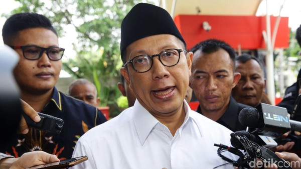 Menag Tenteng Tote Bag Saat Penuhi Panggilan KPK