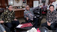 Selain untuk meninjau langsung proses rekapitulasi hasil penghitungan suara, kunjungan Komite I DPD tersebut untuk membahas mengenai evaluasi Pemilu 2019.