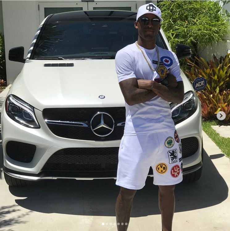 Wijnaldum dan Gayanya dengan Mobil Mewah