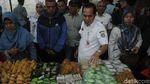 Laris Manis Takjil di Pasar Benhil