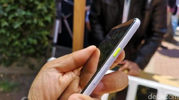 Berbicara layar, tak ada perbedaan jauh antara Pixel 3a dan 3a XL dengan Pixel 3 dan 3 XL. Foto: Agus Tri Haryanto/inet