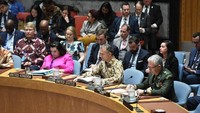 Ada yang unik dalam sidang Dewan Keamanan (DK) Perserikatan Bangsa Bangsa (PBB) saat dipimpin oleh Indonesia. Diplomasi Batik terlihat ketika semua delegasi memakai batik dan tenun dari Indonesia.  (Foto: dok.Kemenlu)