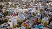Di urutan kedua negara dengan waktu puasa terlama di dunia ditempati oleh Islandia. Umat Muslim di negara yang terkenal dengan keindahan Auroranya itu menjalankan puasa selama 22 jam sehari. Maja Hitij/Bongarts/Getty Images.