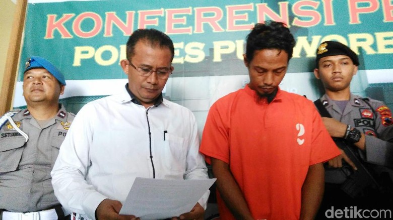 Kesal Gegara Ayamnya Diracun, Pria Ini Tega Perkosa Seorang Nenek Kesal Gegara Ayamnya Diracun, Pria Ini Tega Perkosa Seorang Nenek