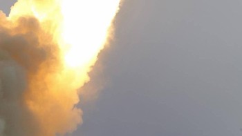 Pembuatnya adalah perusahaan Rockwell International dengan biaya habis USD 2,2 miliar. Rockwell mengklaim mereka sama sekali tidak mendapat untung dalam proyek ini. Foto: Getty Images