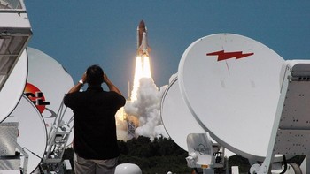 Pesawat ulang alik ini terbang perdana pada Mei 1992 dan misi terakhirnya yang ke-25 pada Mei 2011. Foto: Getty Images