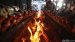 Melihat Pembuatan Lemang Saat Ramadhan