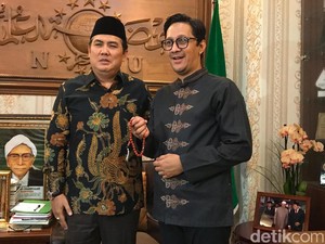 Andre Taulany Diberi Tasbih dan Amalan oleh Said Aqil
