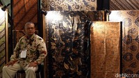 Pameran itu mengusung tema Lestari Tak Berbatas yang memiliki makna bahwa sebagai warisan leluhur batik tak selalu kuno, melainkan juga memiliki citra kebebasan, dinamis, dan ceria sesuai dengan gaya hidup masa kini.