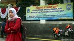 Ada Spanduk Larangan, PKL Masih Dagang di Trotoar Sudirman