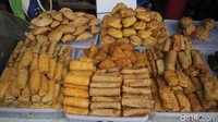 Para warga yang tengah berpuasa biasanya mencari makanan berbuka disini.