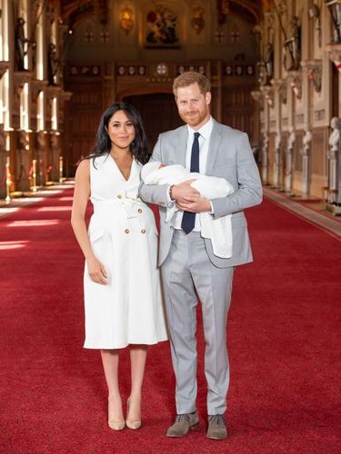 Foto perdana Pangeran Harry, Meghan Markle dan bayi mereka.