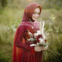 Zsalsa kini memiliki 449 ribu followers di Instagram. Foto OOTD-nya selalu dibanjiri likes oleh para fansnya. Foto: Instagram