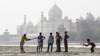 Tahun ini umat Muslim di India menjalani puasa dengan waktu yang cukup singkat yaitu selama 14 jam 51 menit. Daniel Berehulak/Getty Images.