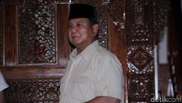 Untuk itu kami menyatakan keprihatinan kami, kami yakin ini kekhilafan beliau. Mungkin beliau tidak bermaksud seperti itu, tambah Prabowo.
