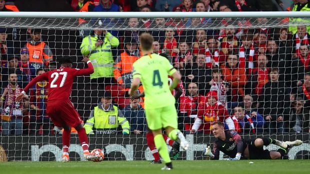 divock origi liverpool vs barcelona liga champions LIVERPOOL, ENGLAND - MAY 07: Divock Origi (27) scores his team's first goal during the UEFA Champions League Semi Final second leg match between Liverpool and Barcelona at Anfield on May 07, 2019 in Liverpool, England. (Photo by Clive Brunskill/Getty Images)