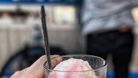 Es doger yang satu ini bisa dicicip di kawasan Gang. Aoet Bogor. Isinya royal dan rasanya enak. Foto: Instagram@diet.kapan2