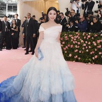 Wendy Yu adalah seorang pewaris, investor, sekaligus filantropis asal China. Millennial tersebut merupakan pendiri Yu Holdings dan orang Asia pertama yang pernah menjadi kontributor untuk Vogue. Foto: instagram @wendyyu_official