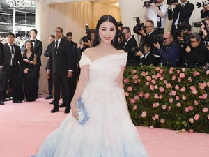 Gaya Mewah Anak Miliuner China yang Datang ke Met Gala
