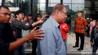 Dalam jadwal pemeriksaan KPK, Mekeng disebut diperiksa sebagai saksi untuk tersangka dugaan suap proyek PLTU Riau-1 Sofyan Basir. Ada tujuh saksi yang dijadwalkan diperiksa untuk Dirut PLN nonaktif itu.