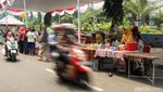 Warga Serbu Pasar Murah di Cempaka Putih