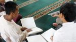 Semangat Santri Disabilitas Netra Hafalkan Alquran di Cimahi