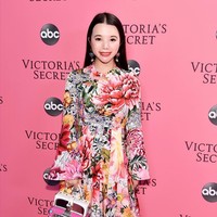 Selain dalam bidang fashion, Wendy Yu diketahui menjadi investor di sektor teknologi yakni Didi (aplikasi transportasi China) dan Tujia (aplikasi penginapan China). Aku sangat tertarik di bidang fashion, seni, dan pemberdayaan wanita, juga pendidikan anak, ungkapnya dilansir SCMP. Foto: instagram @wendyyu_official