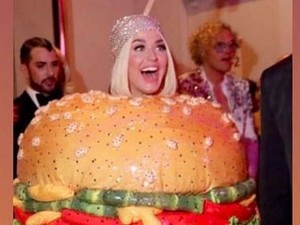 Viral Wajah Tanpa Ekspresi J-Lo Lihat Katy Perry Tampil Heboh Jadi Burger