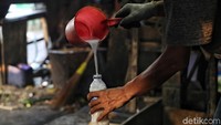 Dalam pembuatannya, ketan diolah bersama santan kelapa.