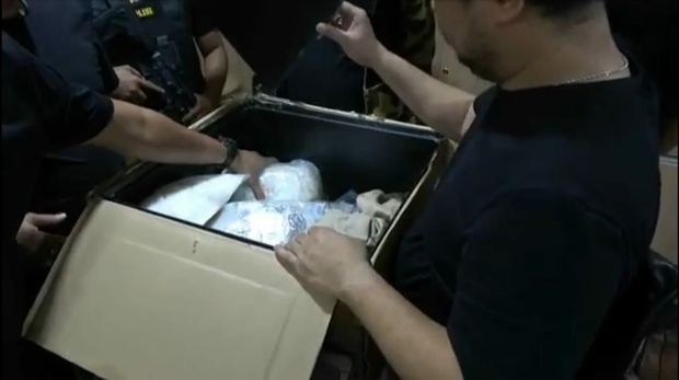 Empat paket sabu dalam satu kardus diisita petugas dari tangan pelaku
