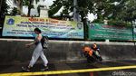 Ada Spanduk Larangan, PKL Masih Dagang di Trotoar Sudirman