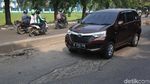 Duh, Jalan Rusak di Bekasi Bikin Macet