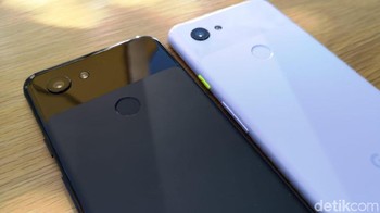 Bahan bodinya yang terbuat dari plastik, membuat duo Pixel terkesan licin. Foto: Agus Tri Haryanto/inet