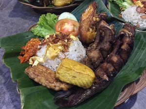 Uduk Bro: Buka Puasa Pakai Nasi Uduk Kekinian Berlauk Lele dan Bebek