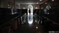 Tempat wudhunya juga sangat terawat dan bersih sehingga membuat jemaah nyaman berada disana.