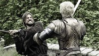 Meskipun kadang Jamie menghina ataupun melawan Brienne, namun keduanya justru menjadi semakin dekat. Dok. HBO