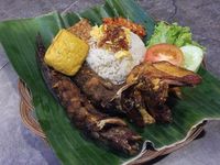 Uduk Bro Buka Puasa Pakai Nasi Uduk Kekinian Berlauk Lele 