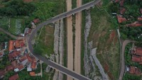 Sekretaris Daerah (Sekda) Provinsi Jawa Barat Iwa Karniwa mengatakan sejumlah ruas Jalan Tol Cileunyi-Sumedang-Dawuan (Cisumdawu) memungkinkan bisa digunakan untuk arus mudik tahun 2019.