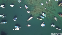 Kapal-kapal penumpang hingga nelayan memadati pantai perairan Labuan Bajo (Muhammad Zaky Fauzi Azhar/detikcom)