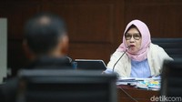 Sebelumnya, Karen didakwa merugikan negara Rp 568 miliar atas investasi participating interest Blok Basker Manta Gummy (BMG) di Australia. Karen dinilai jaksa mengabaikan prosedur investasi yang berlaku di PT Pertamina.
