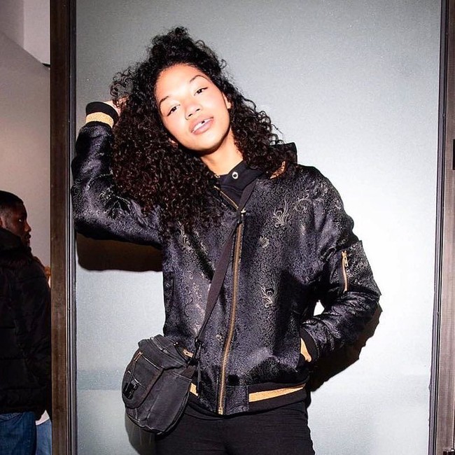 Senang melihat Primark menggunakan orang  yang nyata sebagai modelnya. Dengan begitu anak-anakku tak akan tumbuh dan berpikir mereka harus terlihat dengan cara tertentu, ujar seorang netizen. Lainnya menyukai aura positif yang diberikan Symone dengan senyum penuh percaya diri. Sangat bagus untuknya! Jadi diri sendiri tanpa penyesalan, orang-orang boleh beropini, tapi dirimu yang terpenting, jadi cintai dirimu sendiri! Foto: Instagram @symone_lu