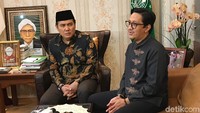 Andre Taulany bersama Said Aqil di kantor PBNU di Senen, Jakarta Pusat pada Rabu (8/5).