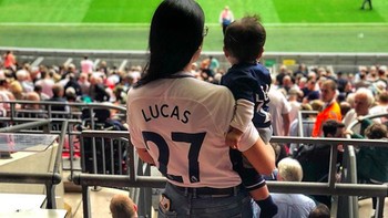 Larissa pun setia menyaksikan langsung pertandingan Spurs untuk memberi dukungan pada suami. Foto: istimewa