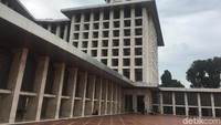 Pengelola masjid berjanji akan menambah tempat wudhu, toilet, keramik lantai hingga pintu diganti yang baru. (Isfari Hikmat/detikcom)