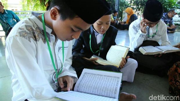 Ratusan santri loma tartil dan nasyid/