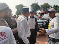 Eggi Sudjana dan Kivlan Zen di Lapangan Banteng 