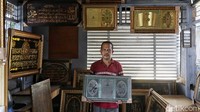 Harga seni kaligrafi itu berkisar mulai dari 150 ribu hingga 2,5 juta rupiah.