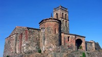 Masjid Almonaster la Real Mezquita atau dikenal pula dengan nama Masjid Al Munastyr dibangun pada masa Bani Umayyah Spanyol. Masjid yang dibangun dari reruntuhan kuil romawi dan gereja di era Visigoth abad ke-5 M itu disebut sebagai masjid terakhir di era Kejayaan Islam di Andalusia, atau Spanyol kini. Dok. Wikipedia/PhillipC.