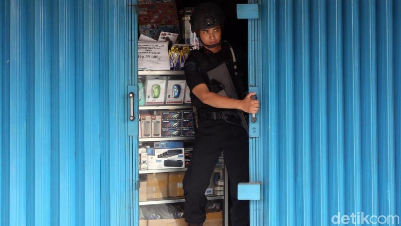 Karyawan Sebut Terduga Teroris Rafli Punya 4 Toko Ponsel di Bekasi Karyawan Sebut Terduga Teroris Rafli Punya 4 Toko Ponsel di Bekasi