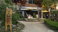 Pulau Nami memiliki fasilitas penunjang wisata yang lengkap. Dari deretan restoran, hingga ada musala untuk turis Muslim (Afif Farhan/detikTravel)